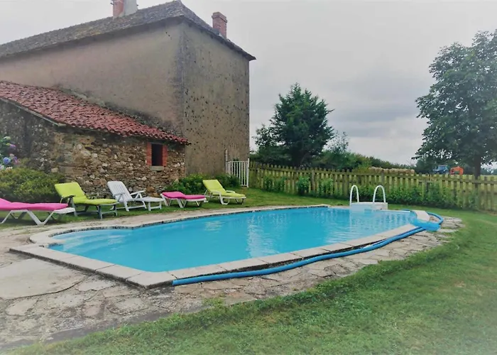 Le Grand De Souels Hébergement de vacances *